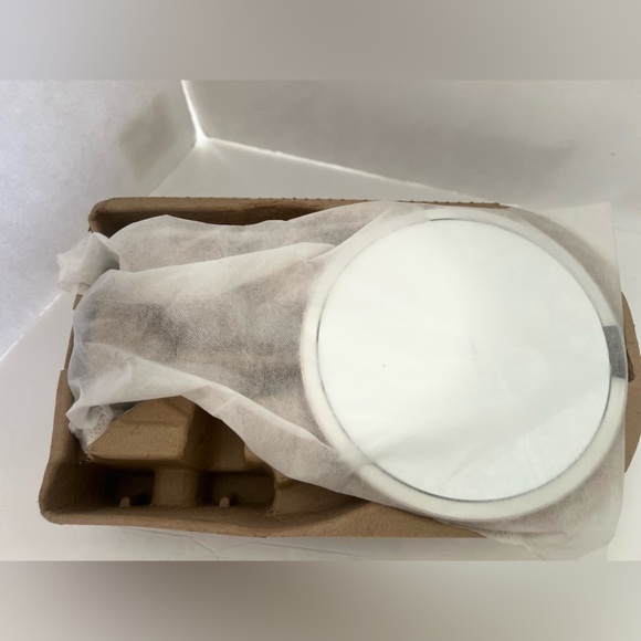 Simplehuman 8”ROSE GOLD  Sensor Mirror - Picture 3 of 13